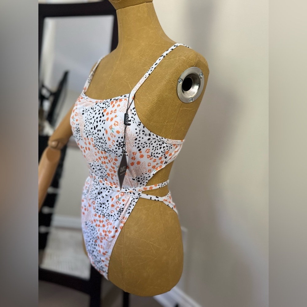 NWT ZAFUL Orange and Black Patterned Swimsuit (US 6) - Picture 4 of 8
